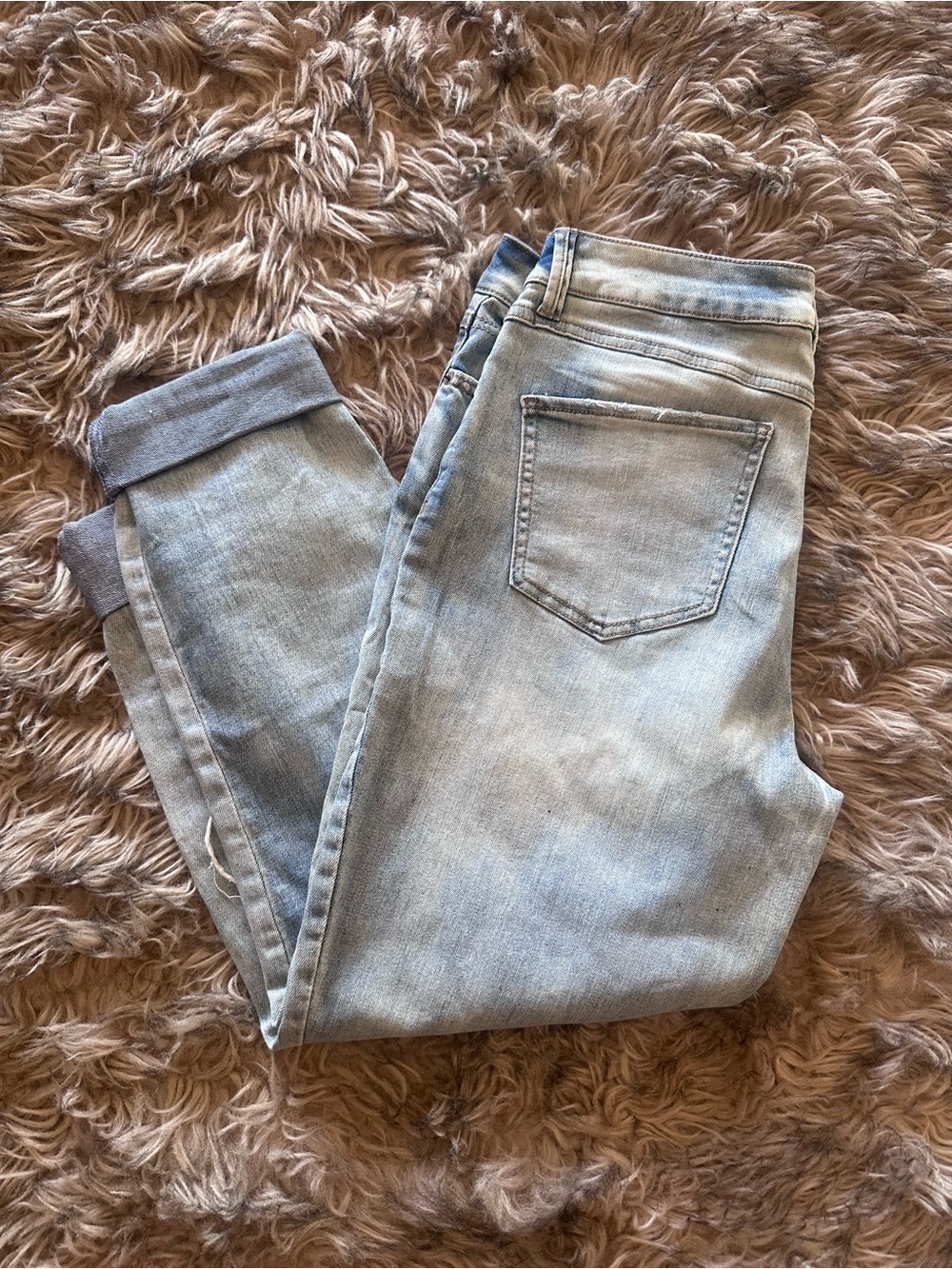 Mid-Rise Light Blue Cropped Women's Jeans with Tapered Ankle
